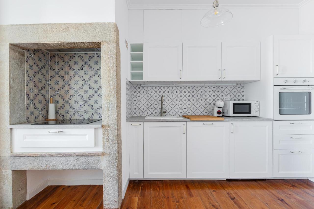 White & Blue Vintage Home In Graca ลิสบอน ภายนอก รูปภาพ