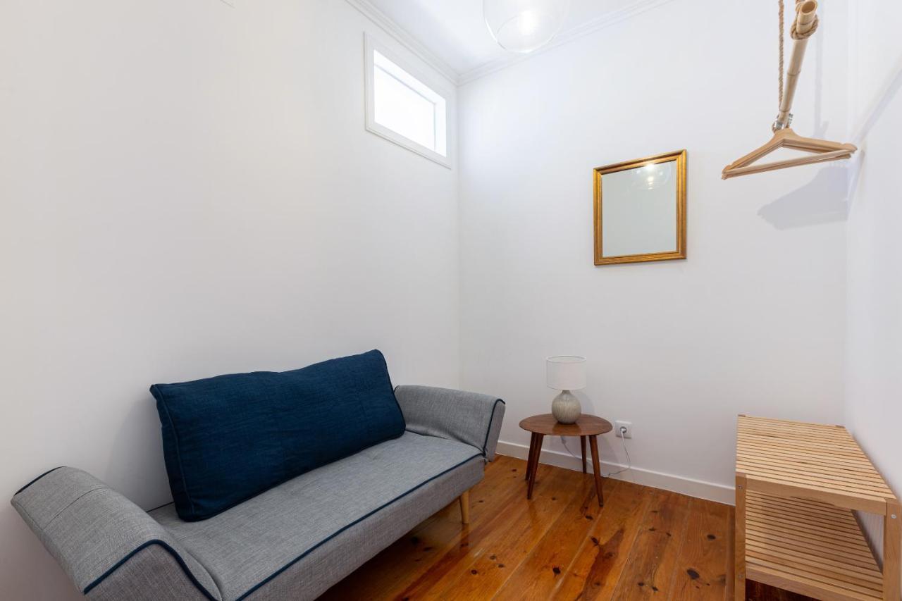 White & Blue Vintage Home In Graca ลิสบอน ภายนอก รูปภาพ