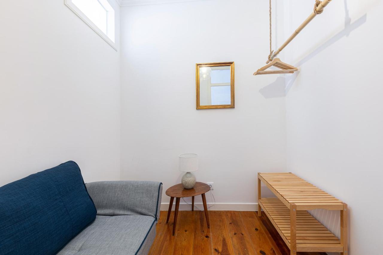 White & Blue Vintage Home In Graca ลิสบอน ภายนอก รูปภาพ