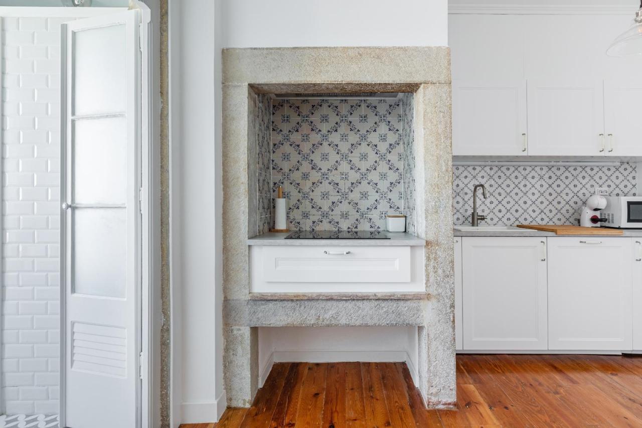 White & Blue Vintage Home In Graca ลิสบอน ภายนอก รูปภาพ