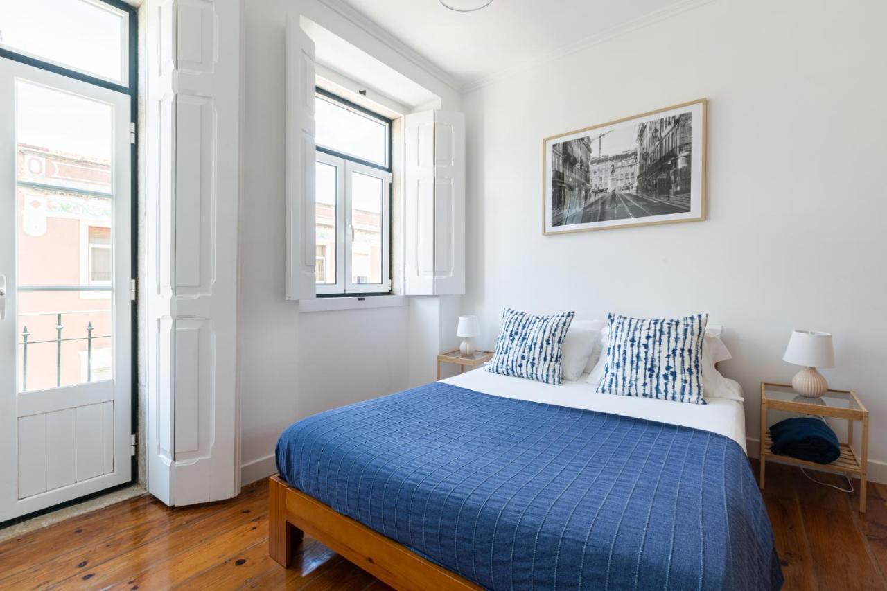 White & Blue Vintage Home In Graca ลิสบอน ภายนอก รูปภาพ