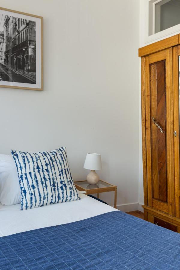 White & Blue Vintage Home In Graca ลิสบอน ภายนอก รูปภาพ