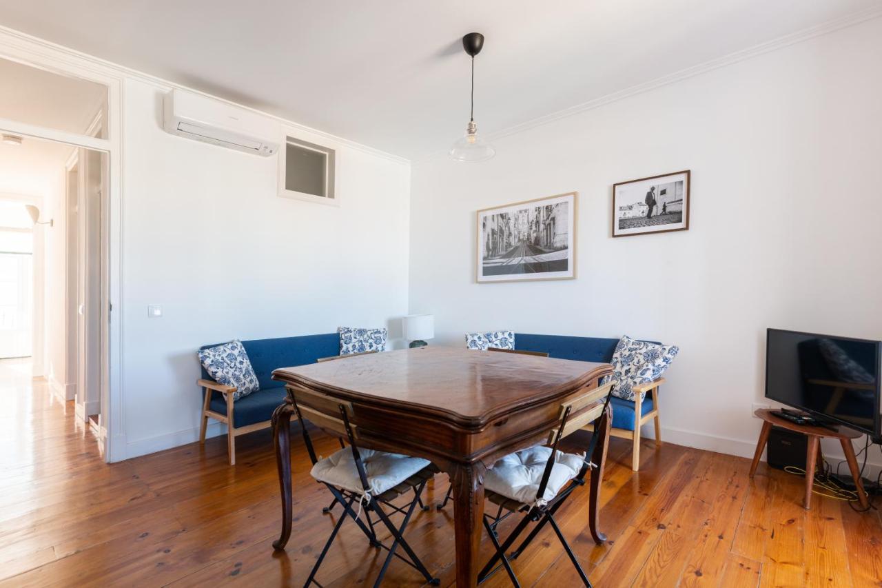 White & Blue Vintage Home In Graca ลิสบอน ภายนอก รูปภาพ