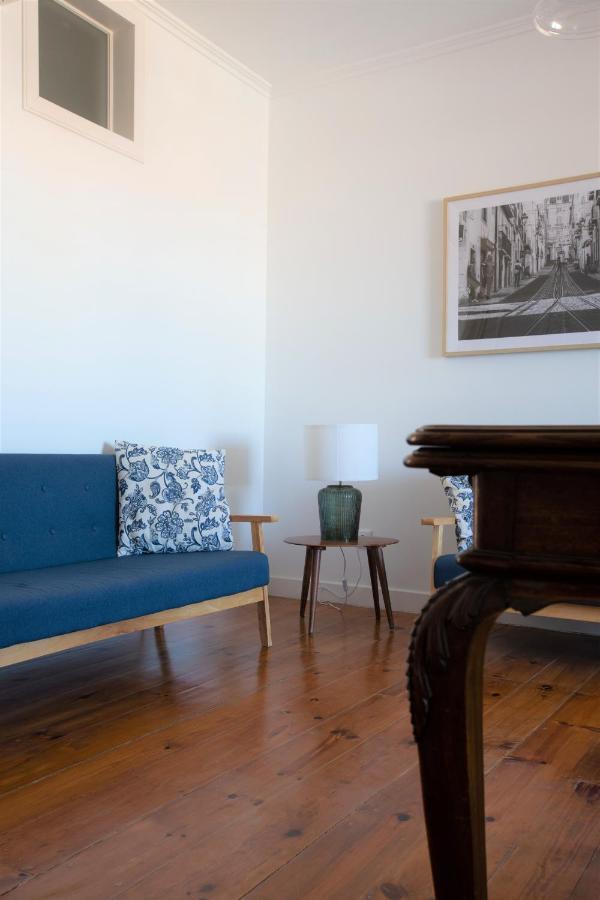 White & Blue Vintage Home In Graca ลิสบอน ภายนอก รูปภาพ