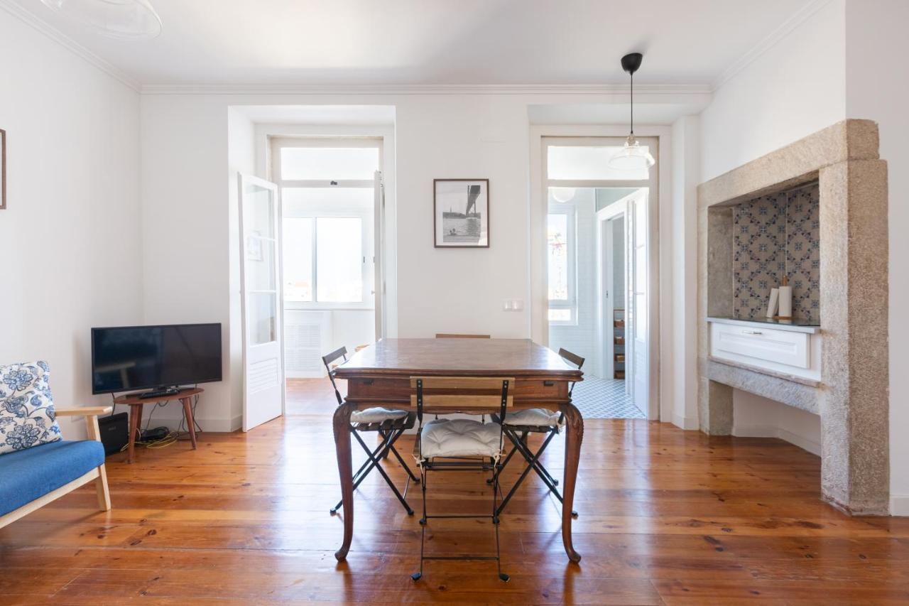 White & Blue Vintage Home In Graca ลิสบอน ภายนอก รูปภาพ