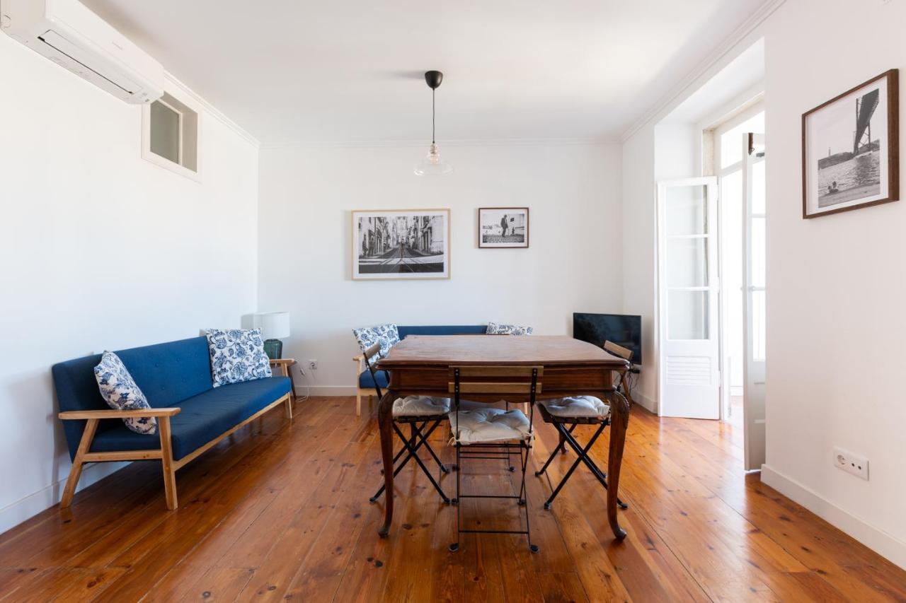 White & Blue Vintage Home In Graca ลิสบอน ภายนอก รูปภาพ